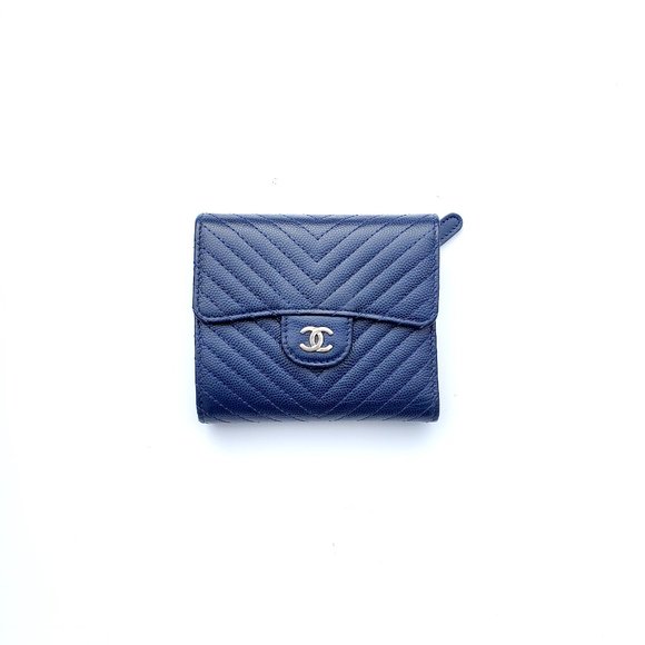 Authentic CHANEL Classic Navy Blue CaviarCompact Quilted Flap Chevron Wallet - Picture 4 of 14